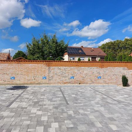 Linden Apartman 106 - Adults Only Mosonmagyaróvár 외부 사진