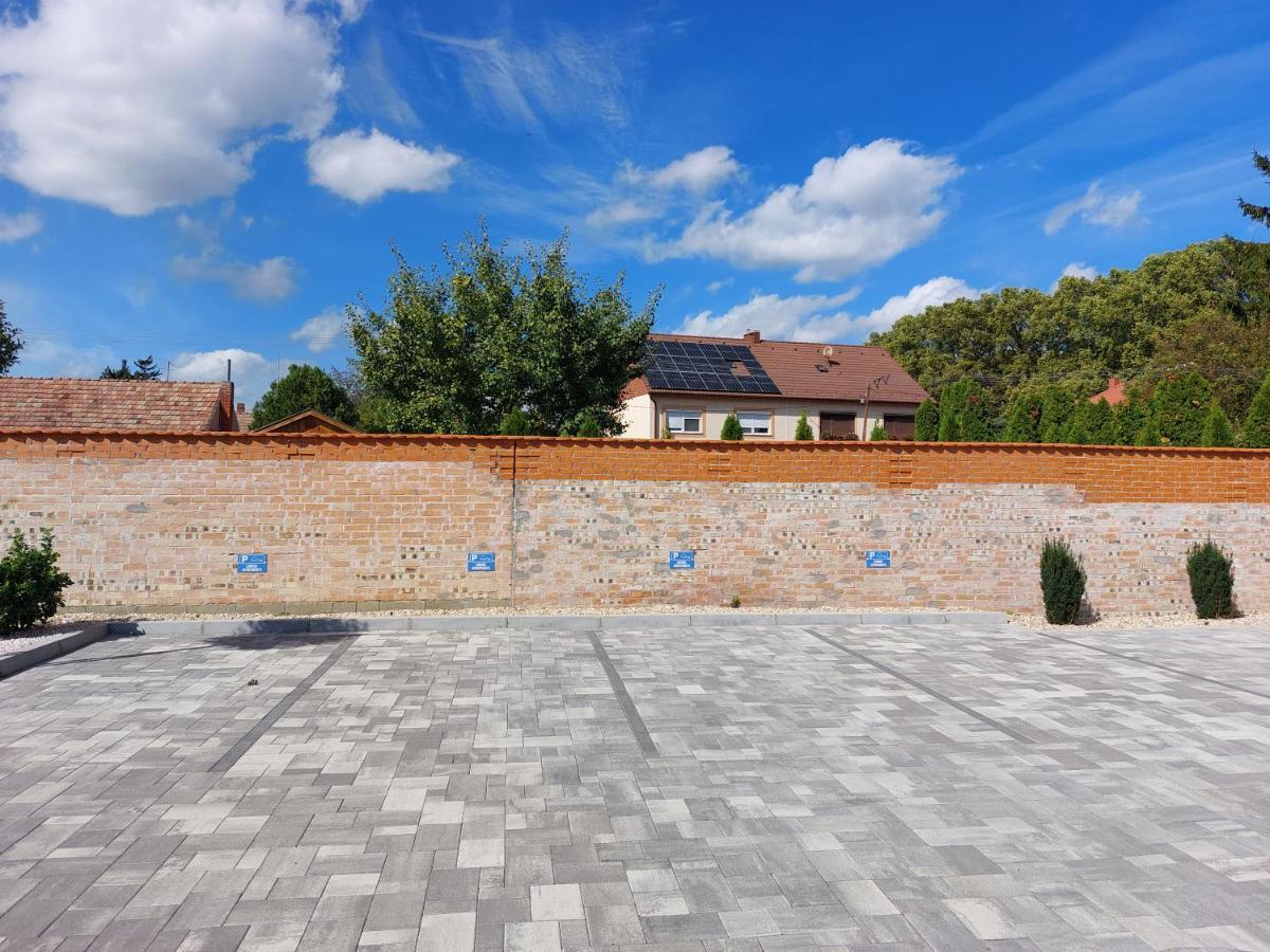 Linden Apartman 106 - Adults Only Mosonmagyaróvár 외부 사진